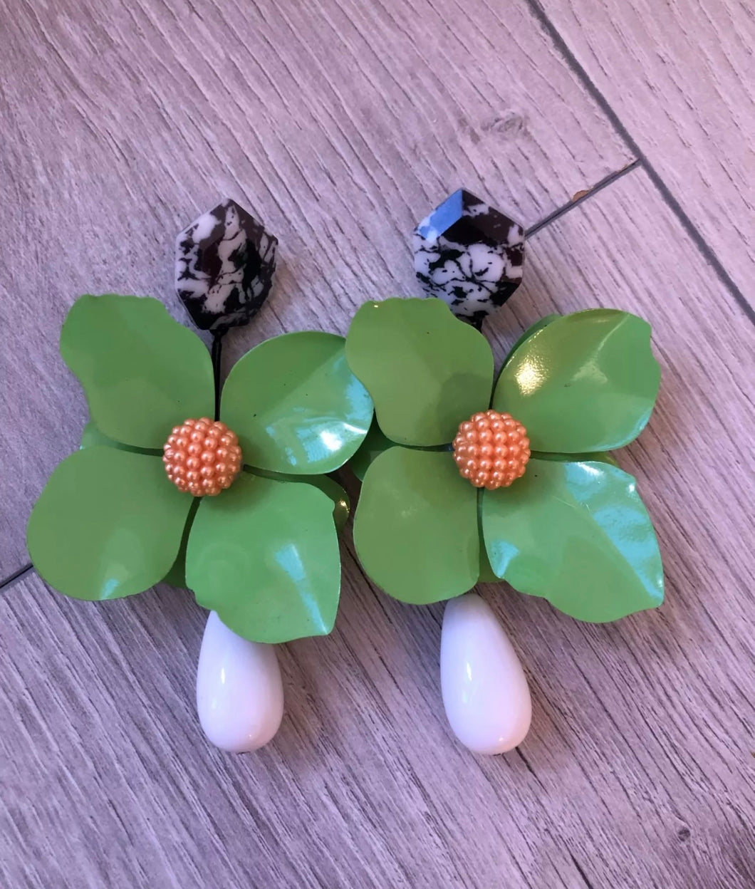 Bohemian flower drop earrings 💚